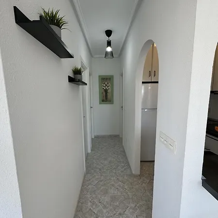 Mediterranean Breeze - Pool And Large Attic 아파트 또레비에하